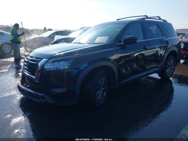 Nissan Pathfinder Sv 2wd Image 5