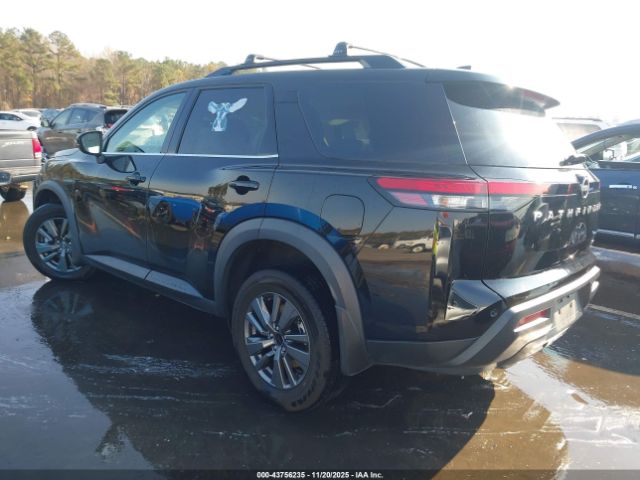 Nissan Pathfinder Sv 2wd Image 3