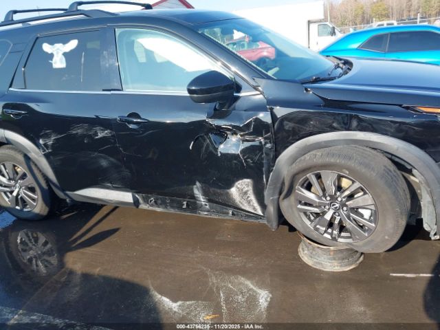 Nissan Pathfinder Sv 2wd Image 2