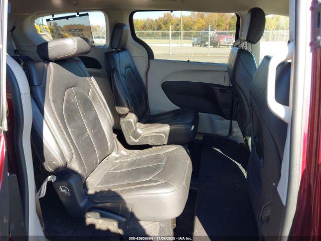 Chrysler Pacifica Touring-l Image 6