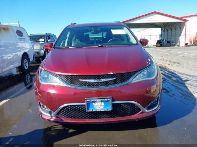 Chrysler Pacifica Touring-l Image 10