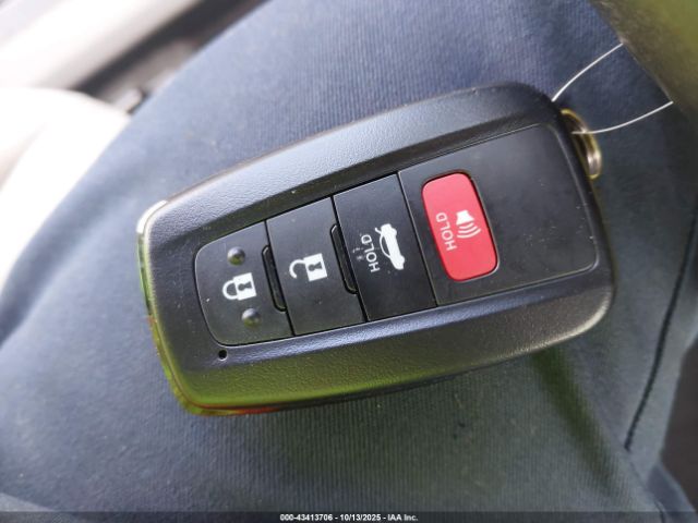 Toyota Camry Xle Image 12