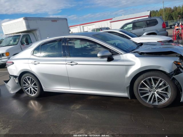 Toyota Camry Xle Image 7