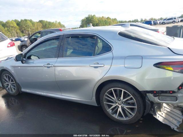 Toyota Camry Xle Image 4