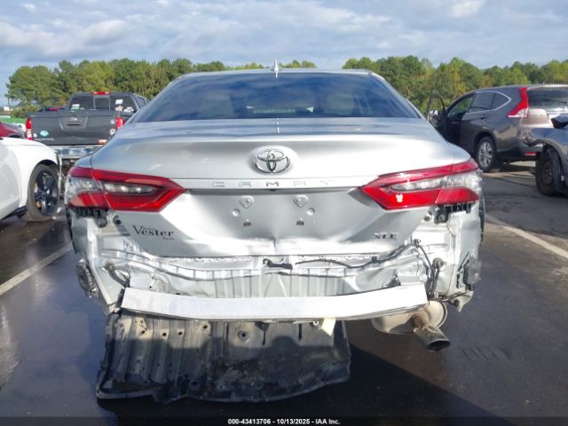 Toyota Camry Xle Image 8