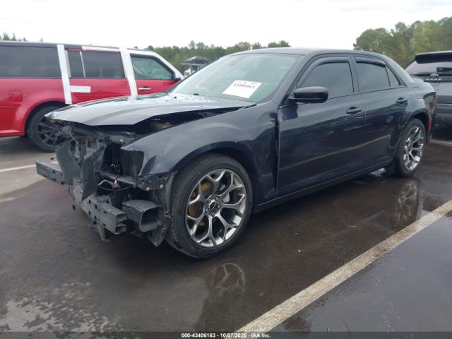 Chrysler 300 Touring Image 2