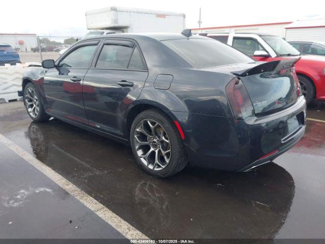 Chrysler 300 Touring Image 3