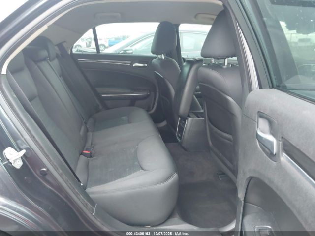 Chrysler 300 Touring Image 16