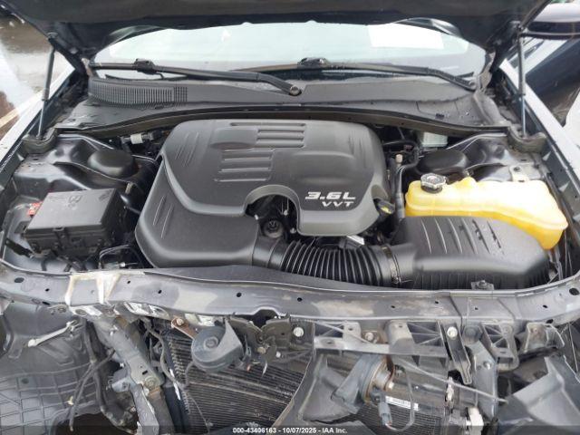 Chrysler 300 Touring Image 9