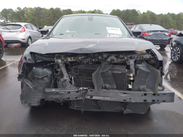 Chrysler 300 Touring Image 8