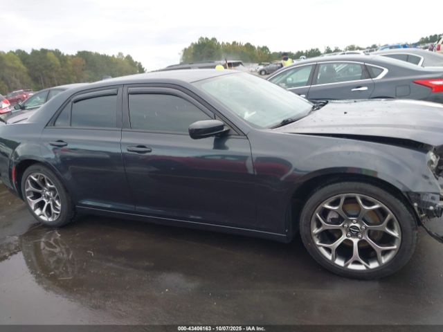 Chrysler 300 Touring Image 11