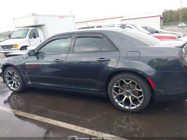 Chrysler 300 Touring Image 13