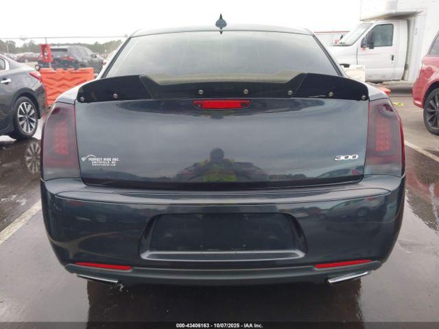 Chrysler 300 Touring Image 18