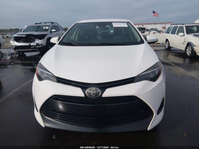 Toyota Corolla Le Image 8