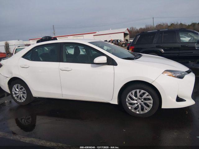 Toyota Corolla Le Image 11