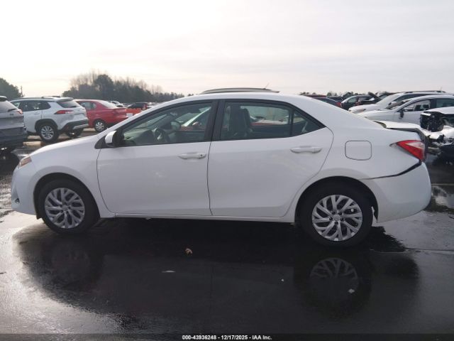 Toyota Corolla Le Image 9