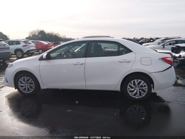 Toyota Corolla Le Image 9