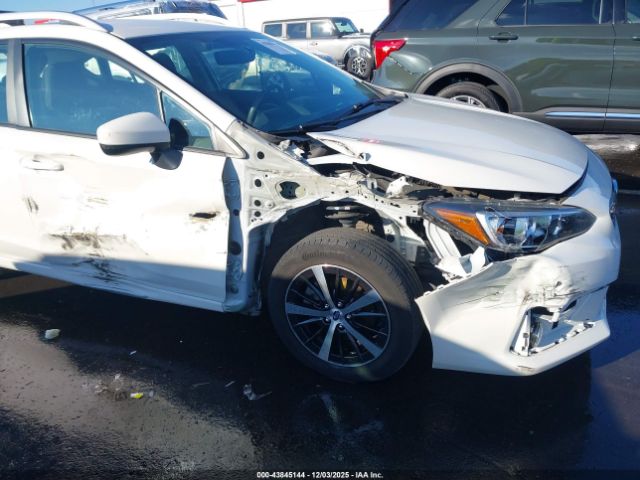 Subaru Impreza Premium 5-door Image 16