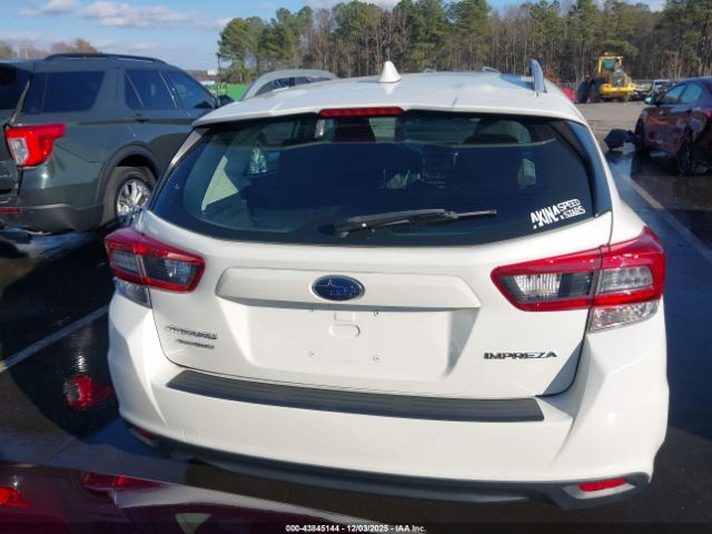 Subaru Impreza Premium 5-door Image 8