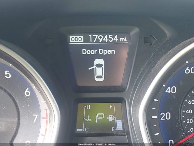 Hyundai ELANTRA Image 2