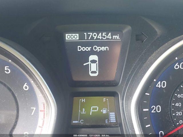 Hyundai ELANTRA Image 2