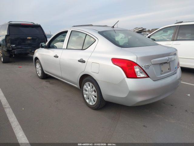 Nissan Versa 1.6 S Image 9