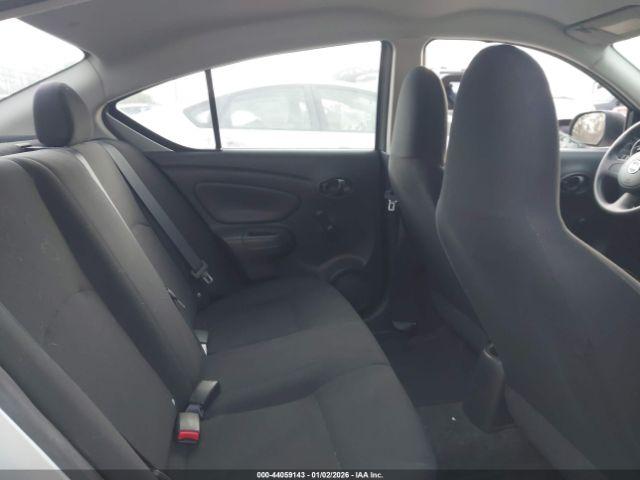 Nissan Versa 1.6 S Image 10