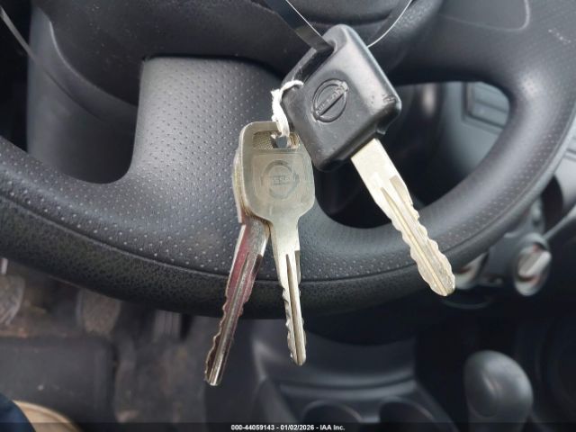 Nissan Versa 1.6 S Image 8