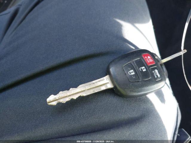 Toyota Corolla S Image 15