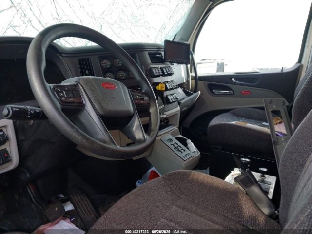 Peterbilt 567 Image 2