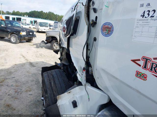 Peterbilt 567 Image 3