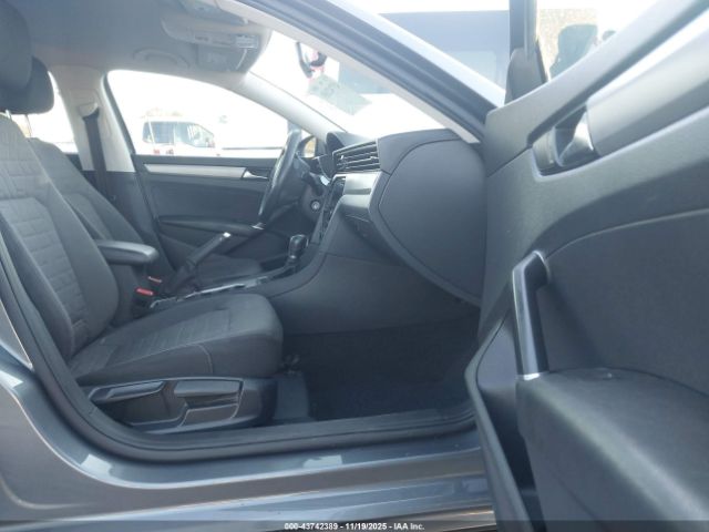 Volkswagen Passat 2.0t S Image 5