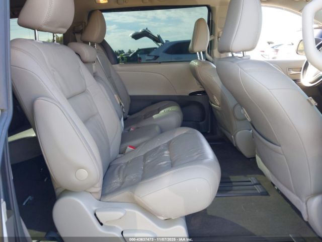 Toyota Sienna Xle 8 Passenger Image 3