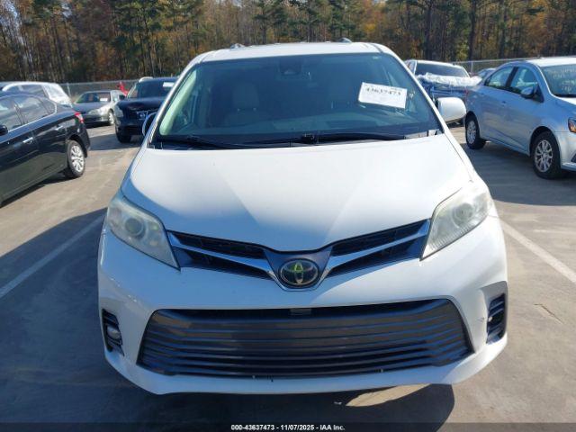 Toyota Sienna Xle 8 Passenger Image 7