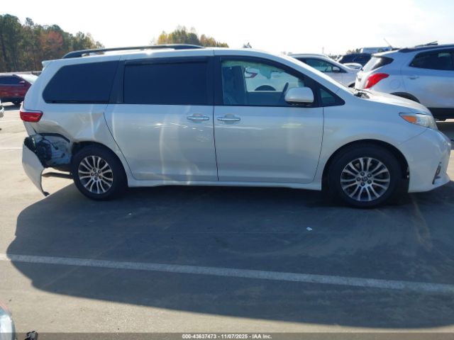Toyota Sienna Xle 8 Passenger Image 11