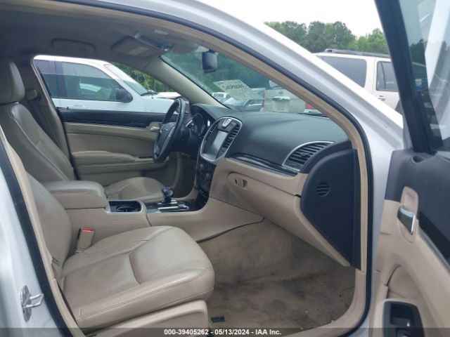 Chrysler 300 Image 8