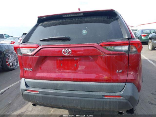 Toyota RAV4 Le Image 12