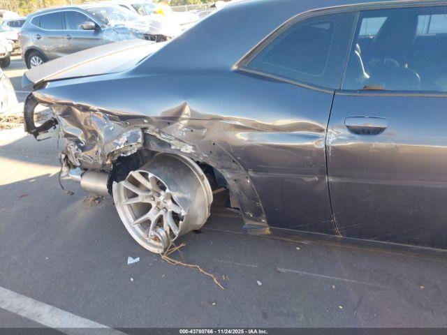 Dodge Challenger Image 18