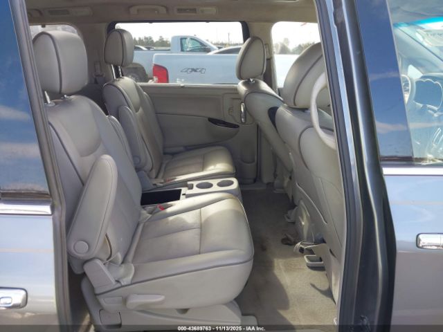 Nissan Quest Platinum Image 9