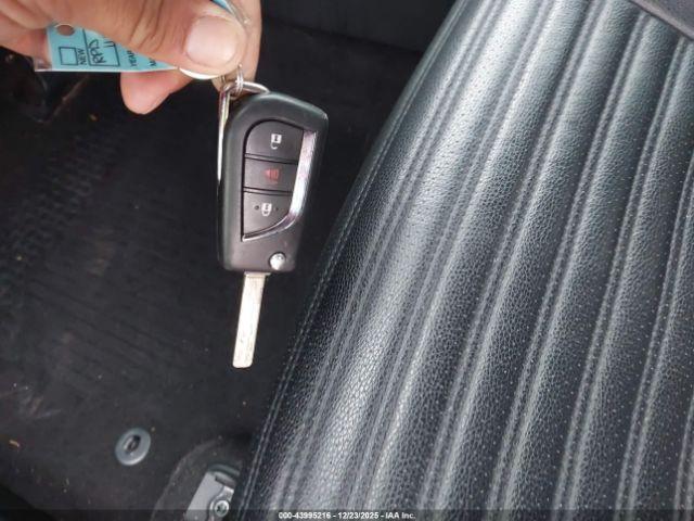 Toyota RAV4 Le Image 9