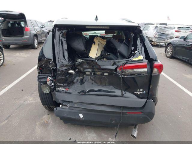 Toyota RAV4 Le Image 14