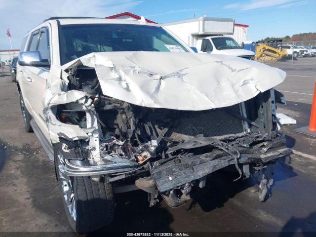 Chevrolet Suburban 1500 Ltz Image 4