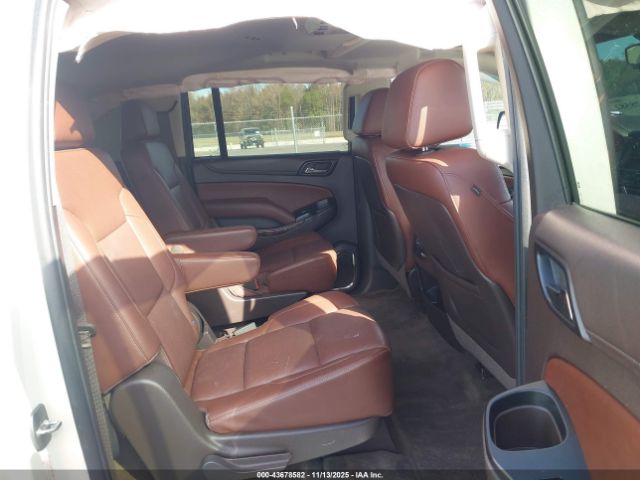 Chevrolet Suburban 1500 Ltz Image 6