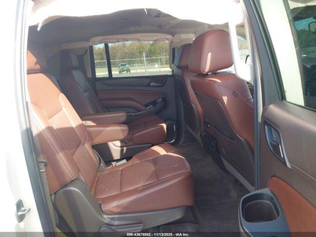 Chevrolet Suburban 1500 Ltz Image 6