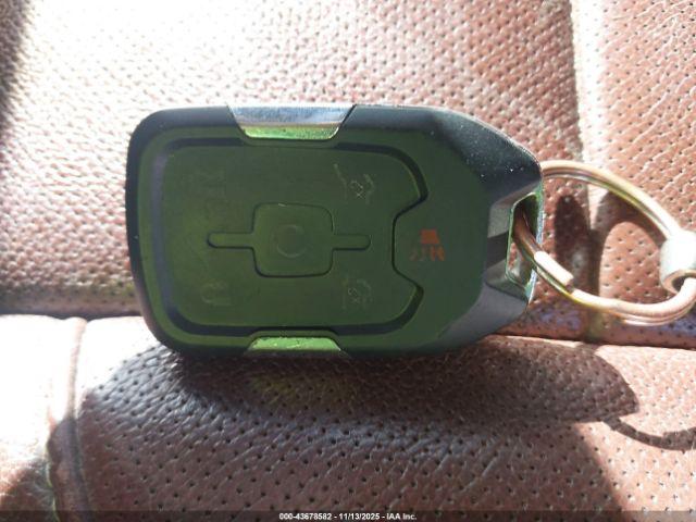 Chevrolet Suburban 1500 Ltz Image 8