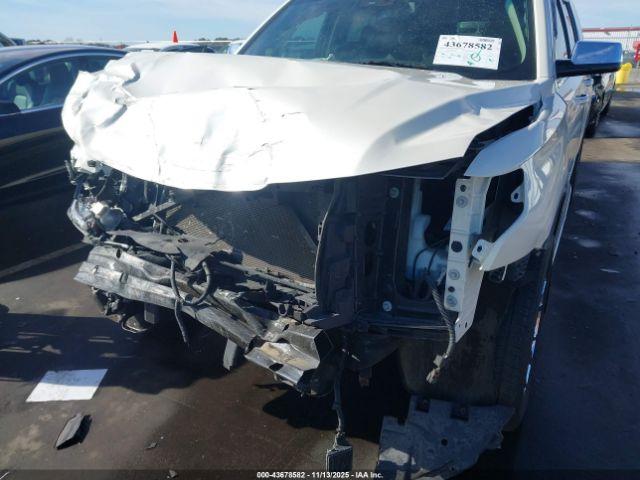 Chevrolet Suburban 1500 Ltz Image 14