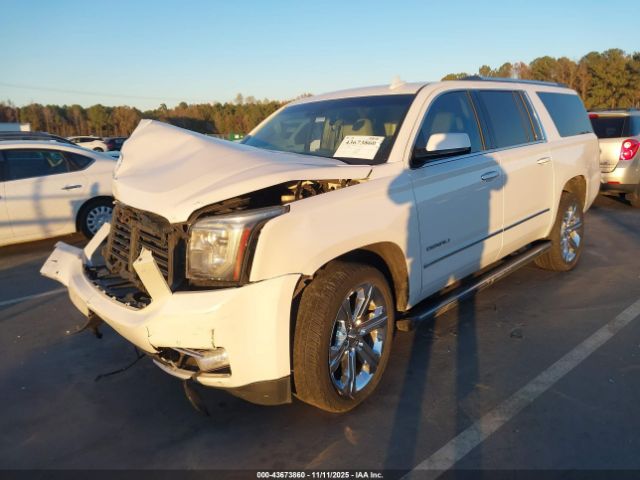 GMC Yukon Denali Image 3