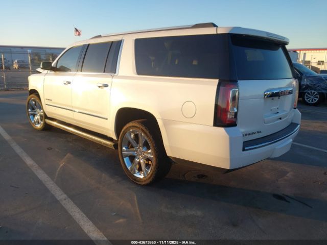 GMC Yukon Denali Image 6