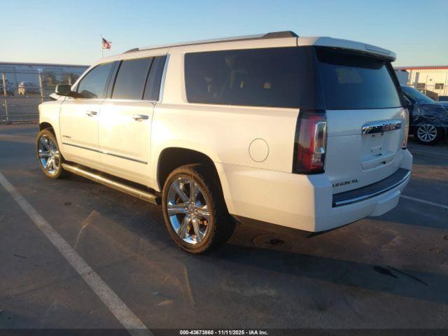 GMC Yukon Denali Image 6
