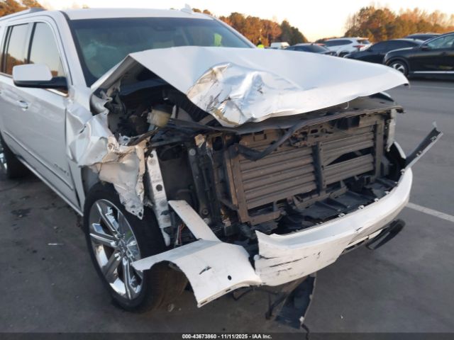 GMC Yukon Denali Image 8